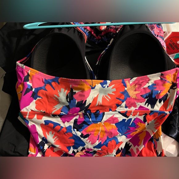 Swimsuits for all, Halter Tankini Top, floral, pink, orange, navy
size 20 - Picture 2 of 6